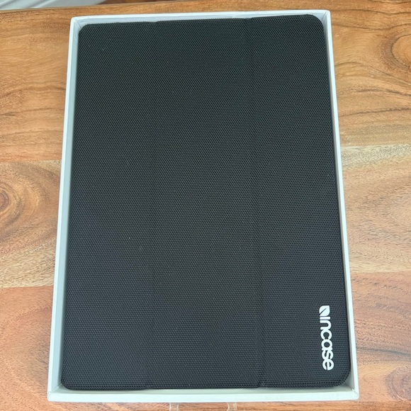 Incase Book Jacket Revolution - Picture 3 of 9